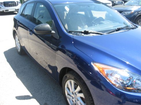 Used 2012 MAZDA MAZDA3 i Touring Hatchback FWD image 3