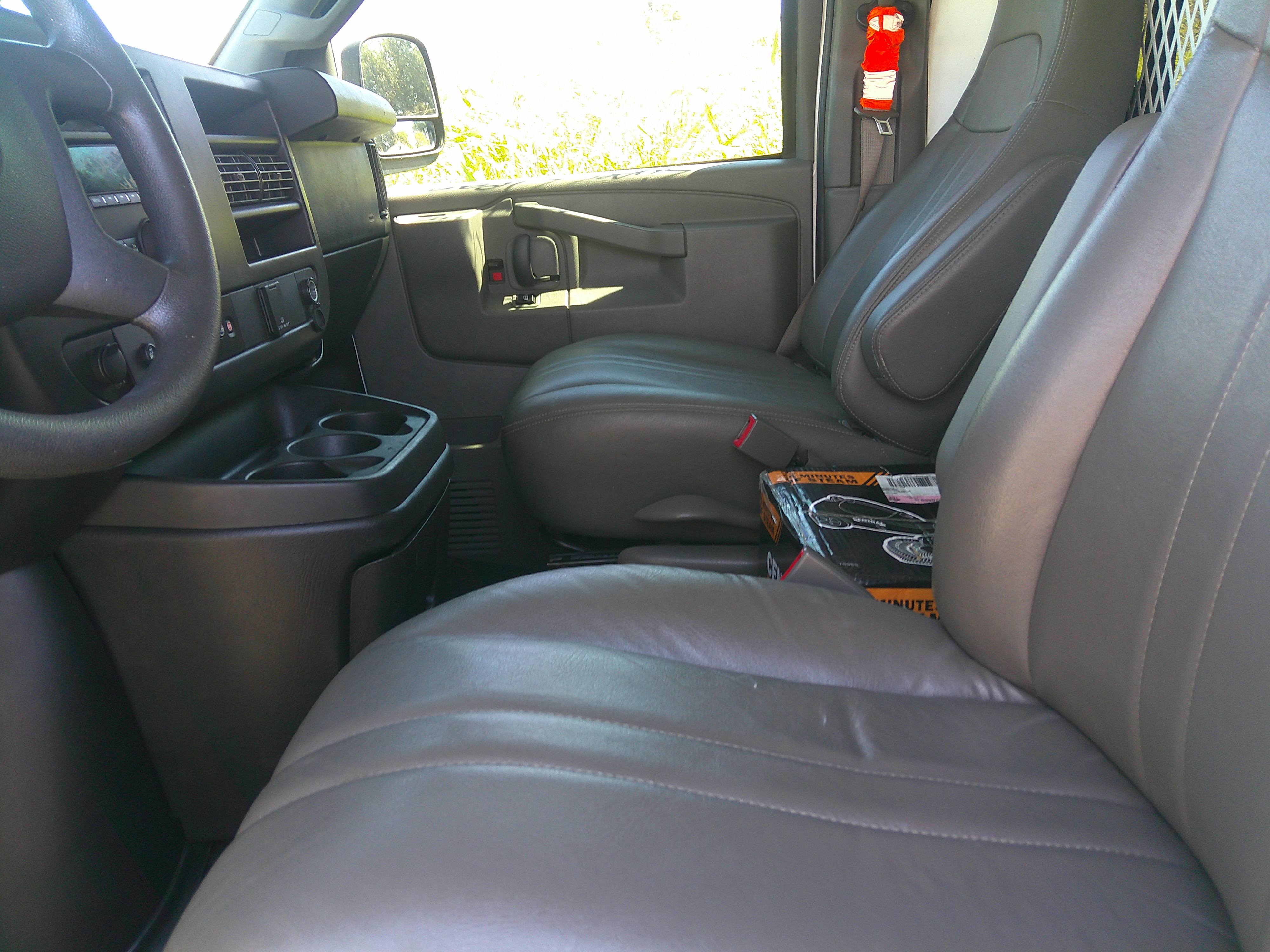 Used 2018 Chevrolet Express 2500 Extended RWD image 17