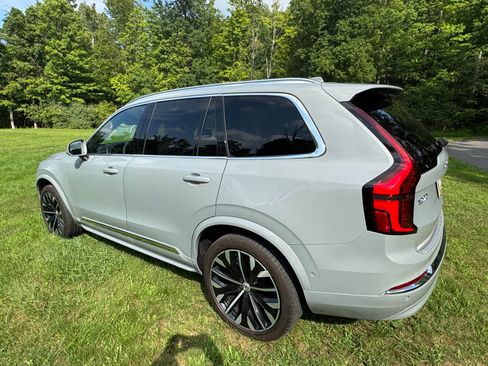 Used 2025 Volvo XC90 AWD B6 Plus image 4