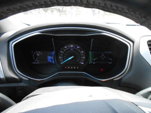 Used 2016 Ford Fusion SE FWD image 12