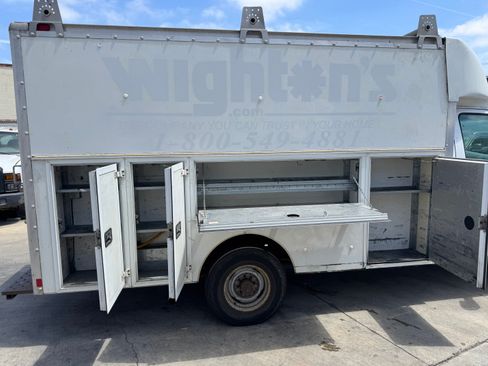 Used 2006 Ford E-350 and Econoline 350 Super Duty RWD image 8