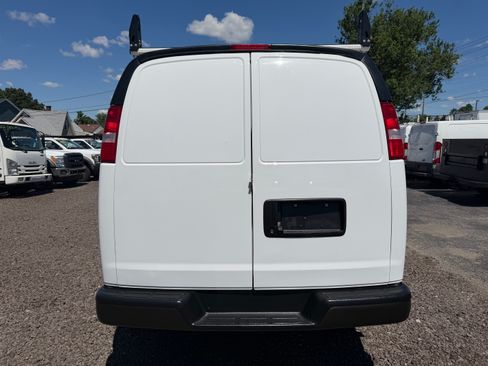Used 2022 GMC Savana 2500 UNAVAIL RWD image 4