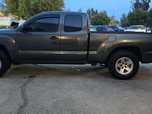 Used 2010 Toyota Tacoma SR5 image 13