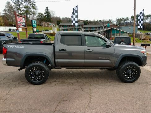 Used 2018 Toyota Tacoma TRD Off-Road image 5