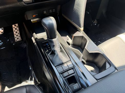 Used 2025 Toyota Camry Hybrid FWD image 15