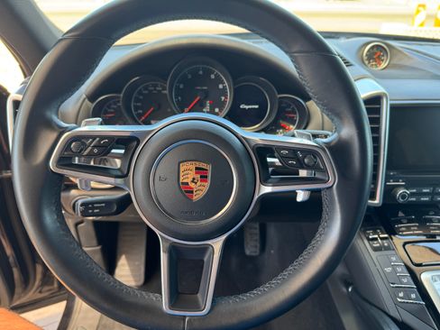 Used 2017 Porsche Cayenne AWD/4WD image 11