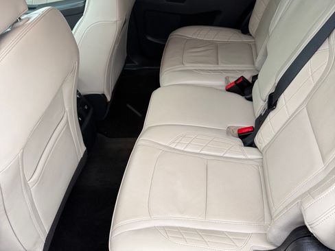 Used 2016 Ford Explorer Platinum image 16