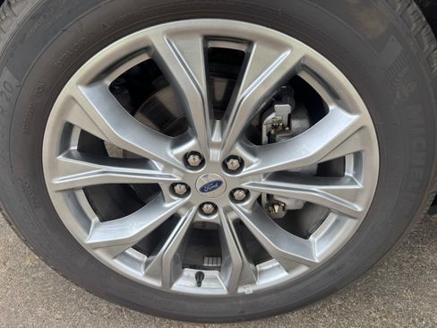 Used 2022 Ford Explorer Limited image 13