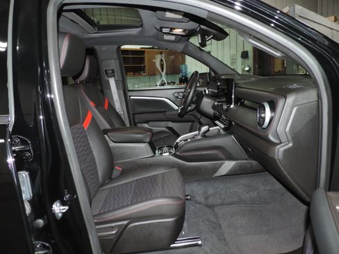 Used 2023 Chevrolet Colorado Z71 image 19