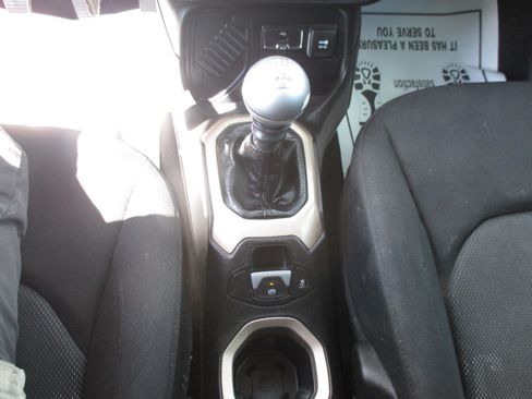 Used 2016 Jeep Renegade FWD Sport image 12
