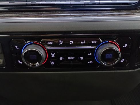 Used 2024 Chevrolet Silverado 2500 LT image 16