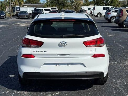 Used 2020 Hyundai Elantra GT image 5