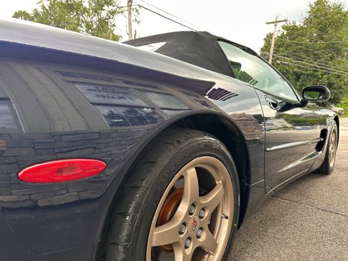 Used 1999 Chevrolet Corvette Convertible RWD image 6