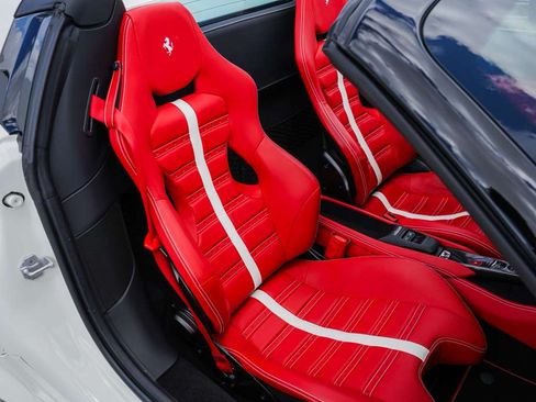 Used 2022 Ferrari F8 Spider Spider image 21