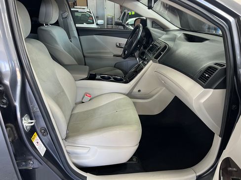 Used 2011 Toyota Venza image 16