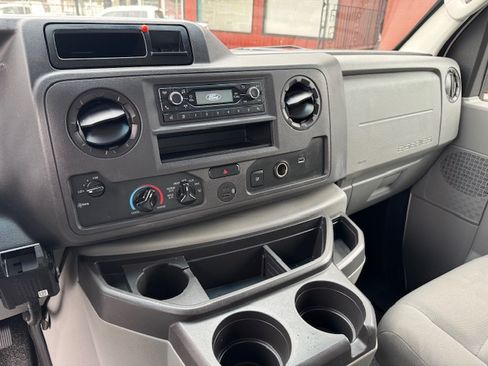 Used 2022 Ford E-350 and Econoline 350 Super Duty RWD image 14