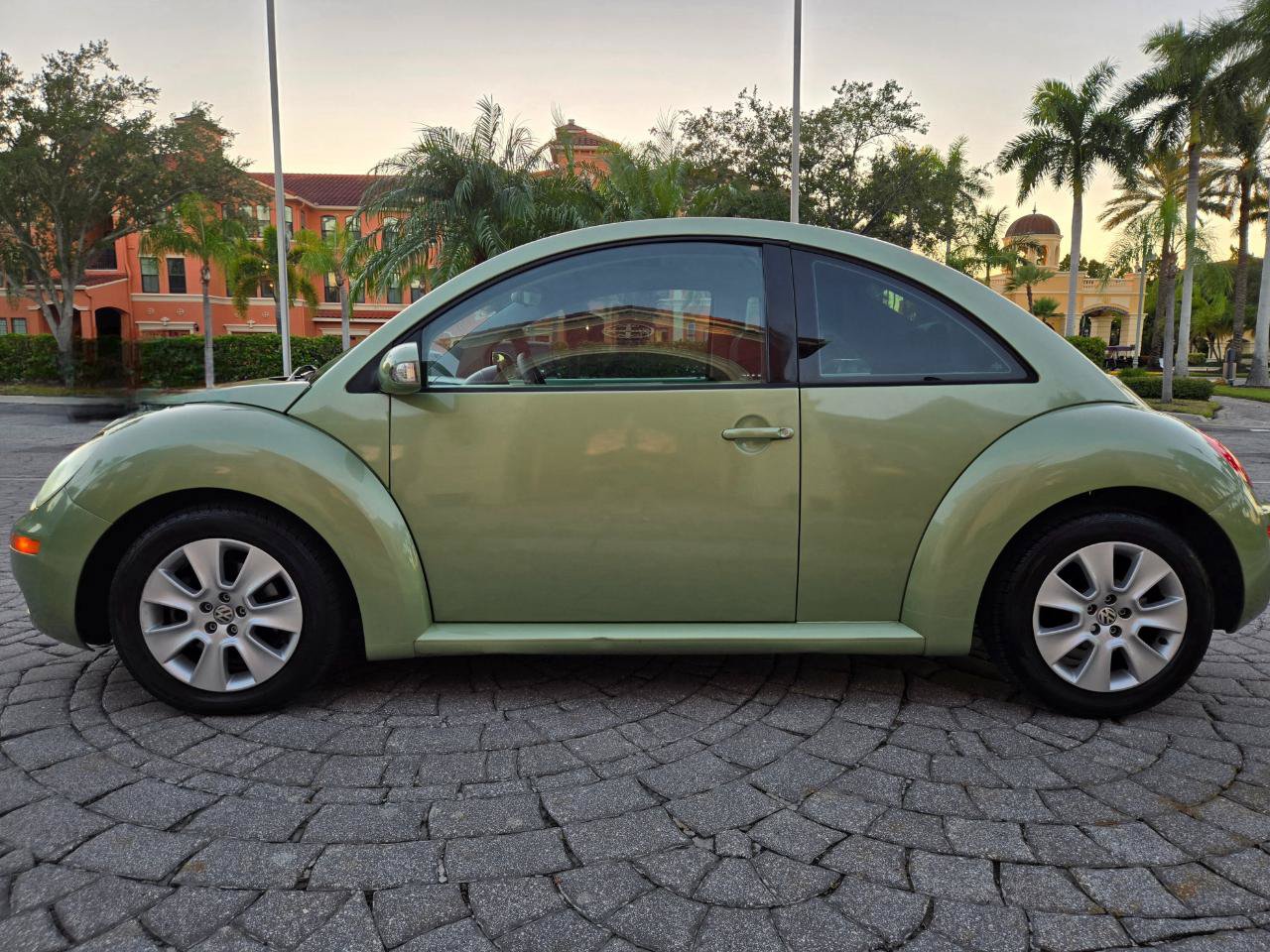 Used 2009 Volkswagen Beetle 2.5 Coupe FWD image 20