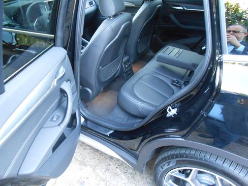 Used 2017 BMW X1 xDrive28i AWD/4WD image 12