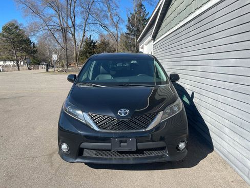 Used 2015 Toyota Sienna SE image 20