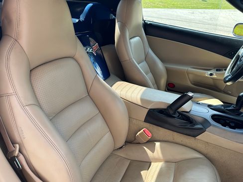 Used 2006 Chevrolet Corvette w/ 3LT image 13