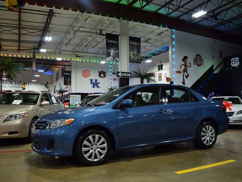 Used 2013 Toyota Corolla LE image 3