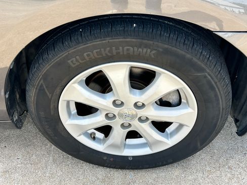 Used 2011 Toyota Camry LE image 20