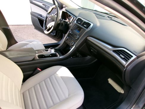 Used 2018 Ford Fusion S Hybrid FWD image 5