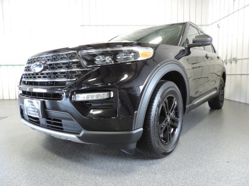Used 2023 Ford Explorer 4WD XLT image 10
