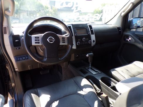 Used 2013 Nissan Frontier PRO-4X image 9