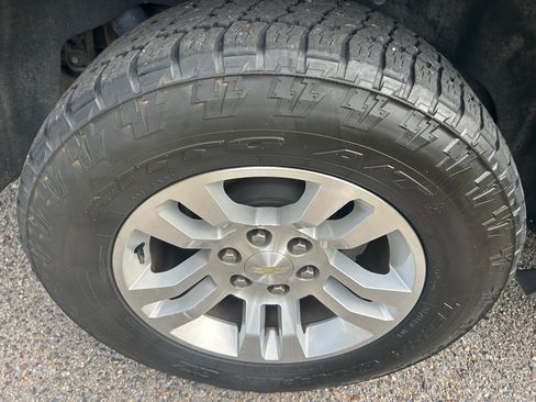 Used 2019 Chevrolet Suburban LT image 20