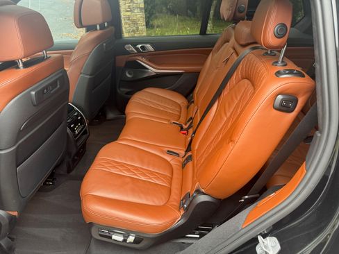 Used 2021 BMW X7 M50i image 15
