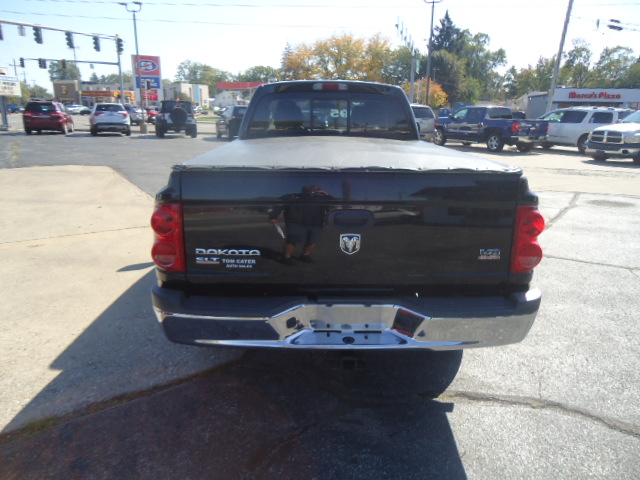 Used 2006 Dodge Dakota 2WD Club Cab SLT image 12
