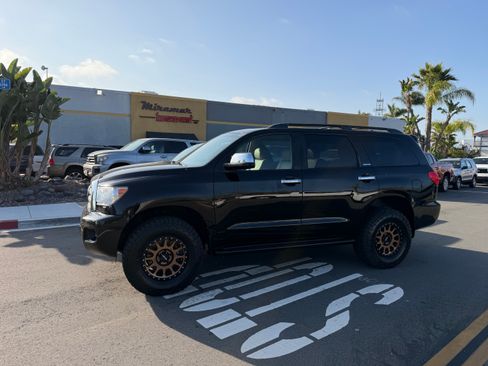 Used 2017 Toyota Sequoia 4WD Limited image 10