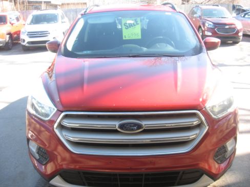Used 2018 Ford Escape SE image 2