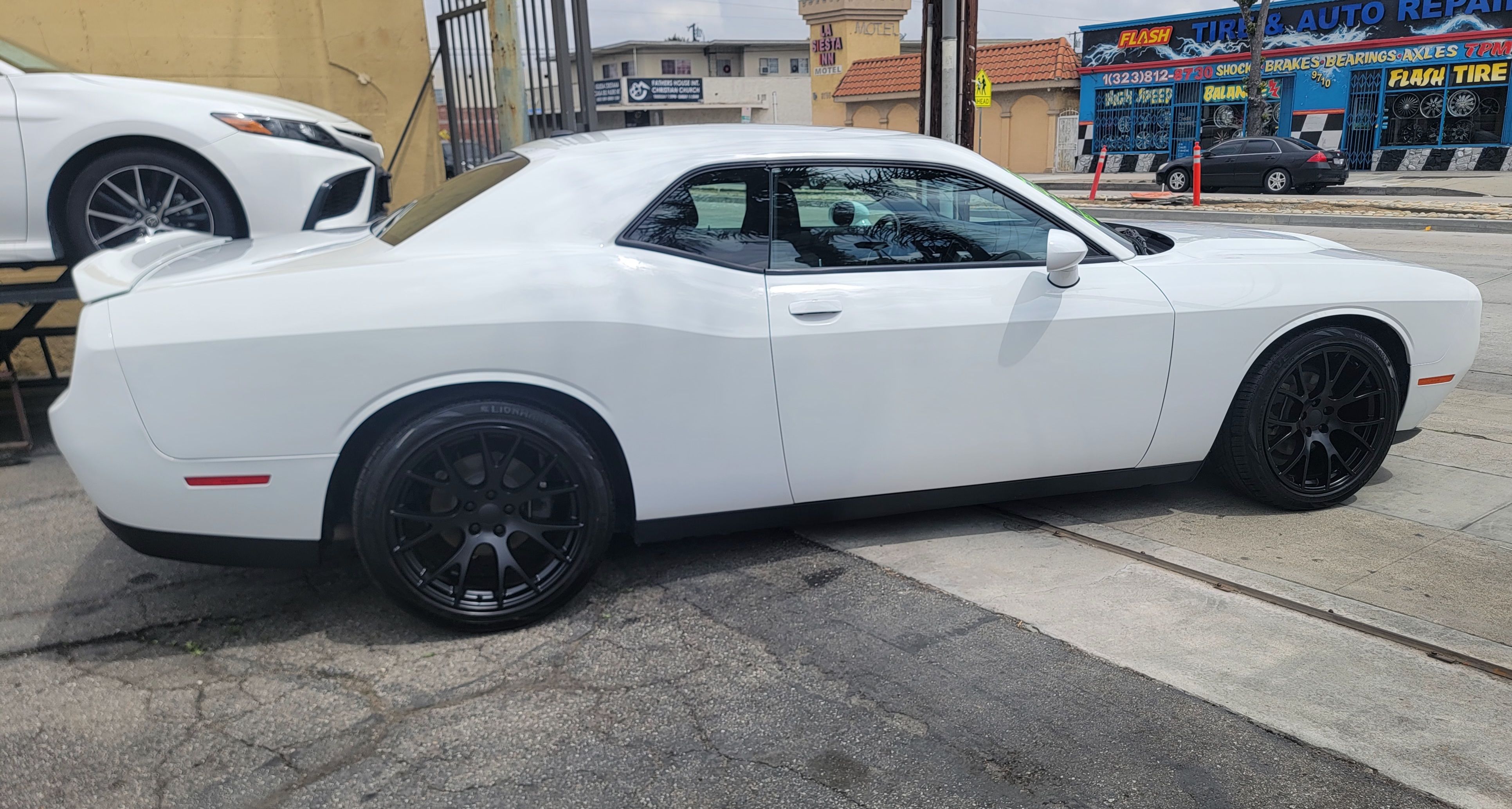 Used 2019 Dodge Challenger SXT RWD image 6