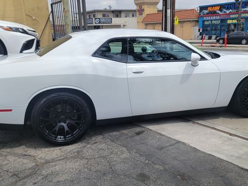 Used 2019 Dodge Challenger SXT image 5