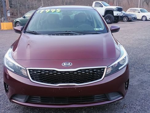 Used 2017 Kia Forte LX image 2