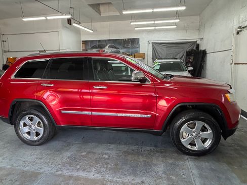 Used 2011 Jeep Grand Cherokee Limited image 7