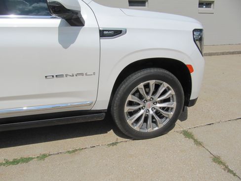 Used 2021 GMC Yukon 4WD Denali image 12
