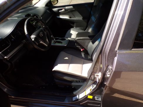 Used 2014 Toyota Camry SE image 10