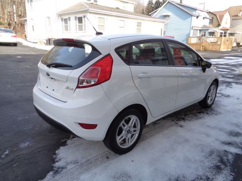 Used 2019 Ford Fiesta SE image 2