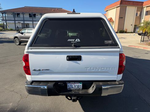 Used 2014 Toyota Tundra 4x4 CrewMax SR5 image 7