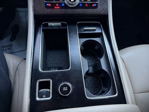 Used 2020 Lincoln Aviator Reserve image 39