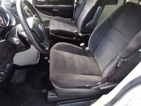 Used 2015 Dodge Grand Caravan SXT image 12