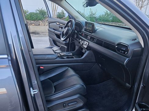 Used 2025 Honda Pilot EX-L image 18