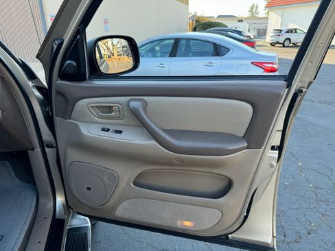 Used 2002 Toyota Sequoia SR5 image 19