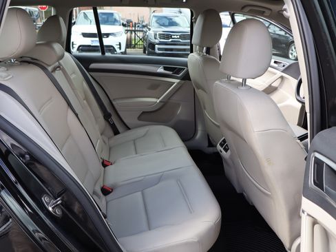 Used 2016 Volkswagen Golf SE image 15