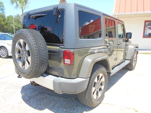 Used 2015 Jeep Wrangler Unlimited Sahara image 5