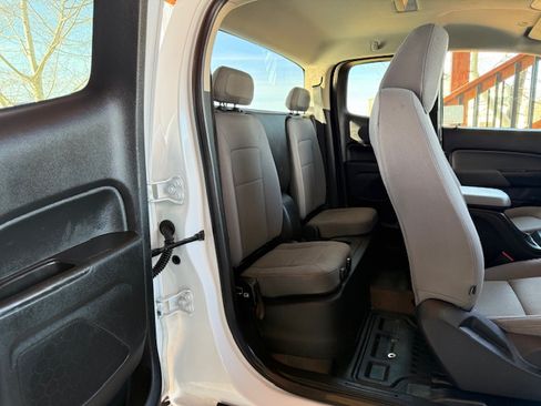 Used 2018 Chevrolet Colorado W/T image 19