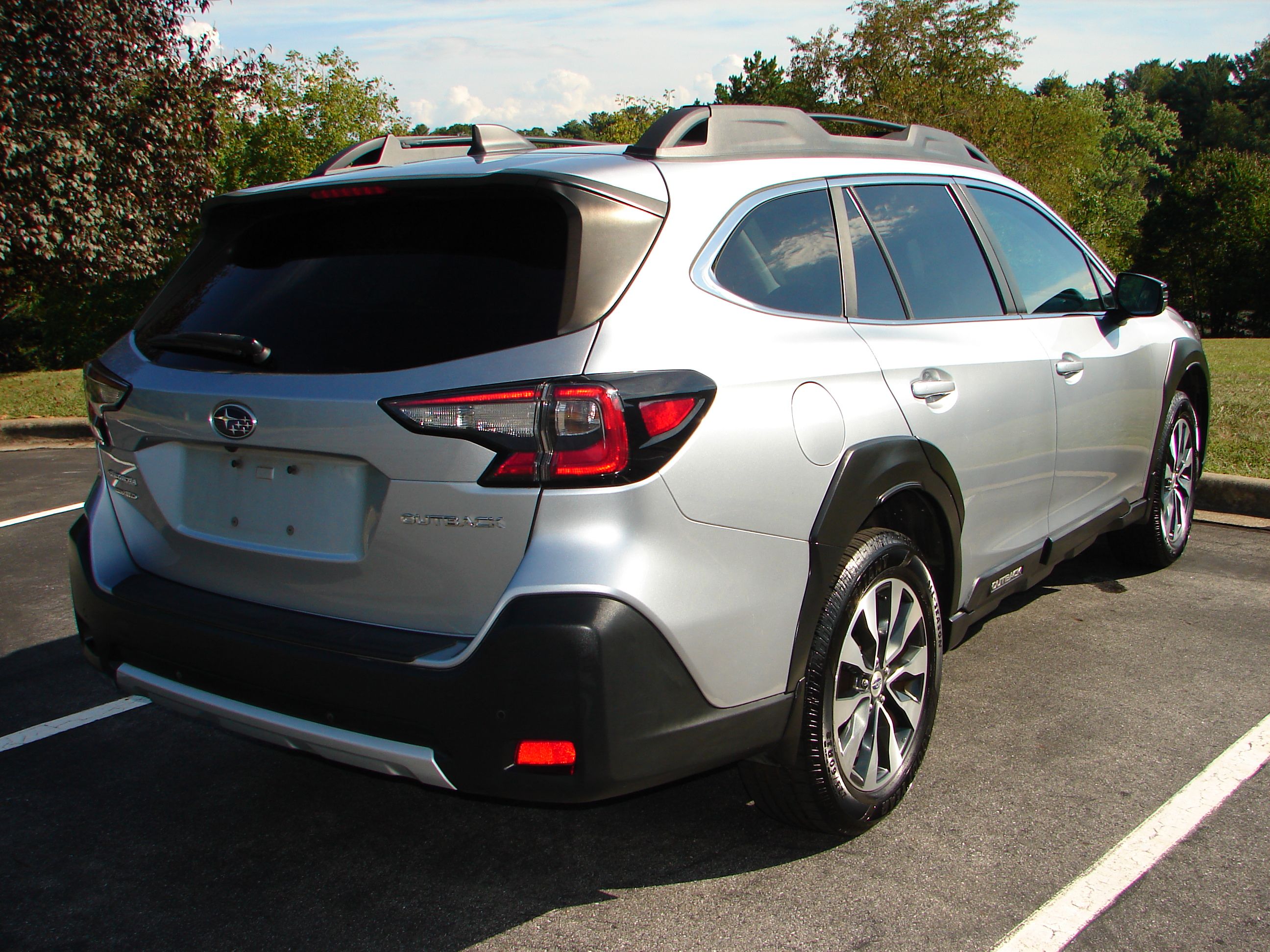 Used 2023 Subaru Outback Limited AWD/4WD image 13